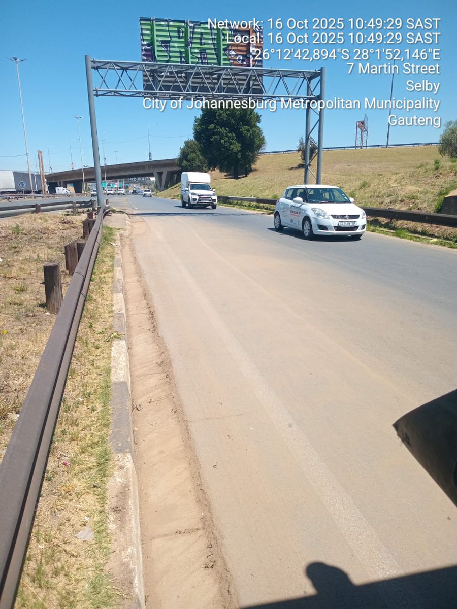 CleanerJoburg's tweet photo. Jozi! We end off the evening with some highlights of the New Sweepers - deployed on all on and off ramps around the inner City today... 🧹🗑️🧹♻️🧹🗑️🧹#SweepSweep #SwooshSwoosh #SwishSwish #DustDust #CleanClean #FunFun @CityofJoburgZA #KleenaJoburg #HighImpactServiceDelivery https://t.co/tYBjFsXrWD