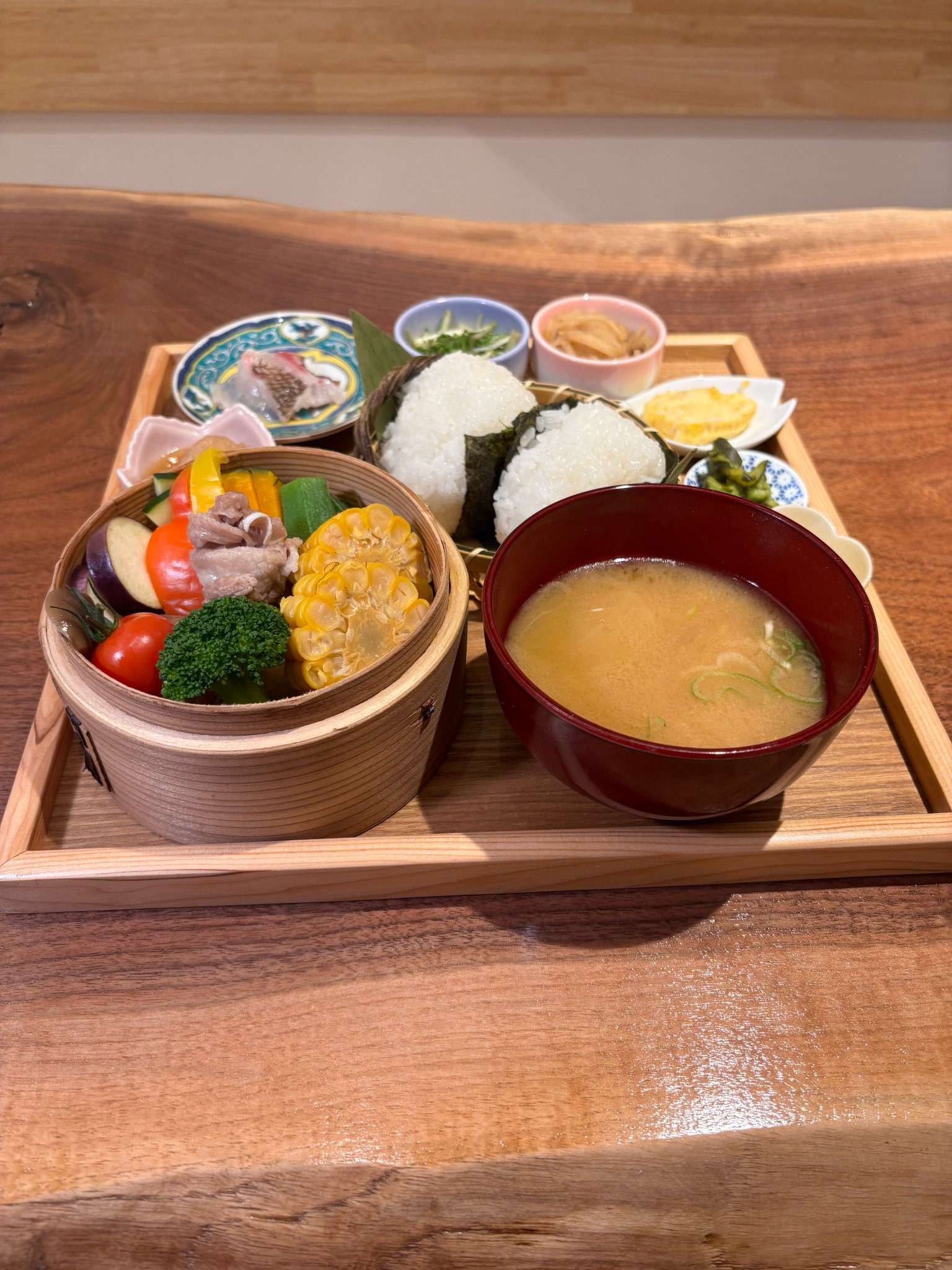 勝利のおにぎり 20044 みつせ鶏のとりめしおにぎり 3袋 | 三越伊勢丹