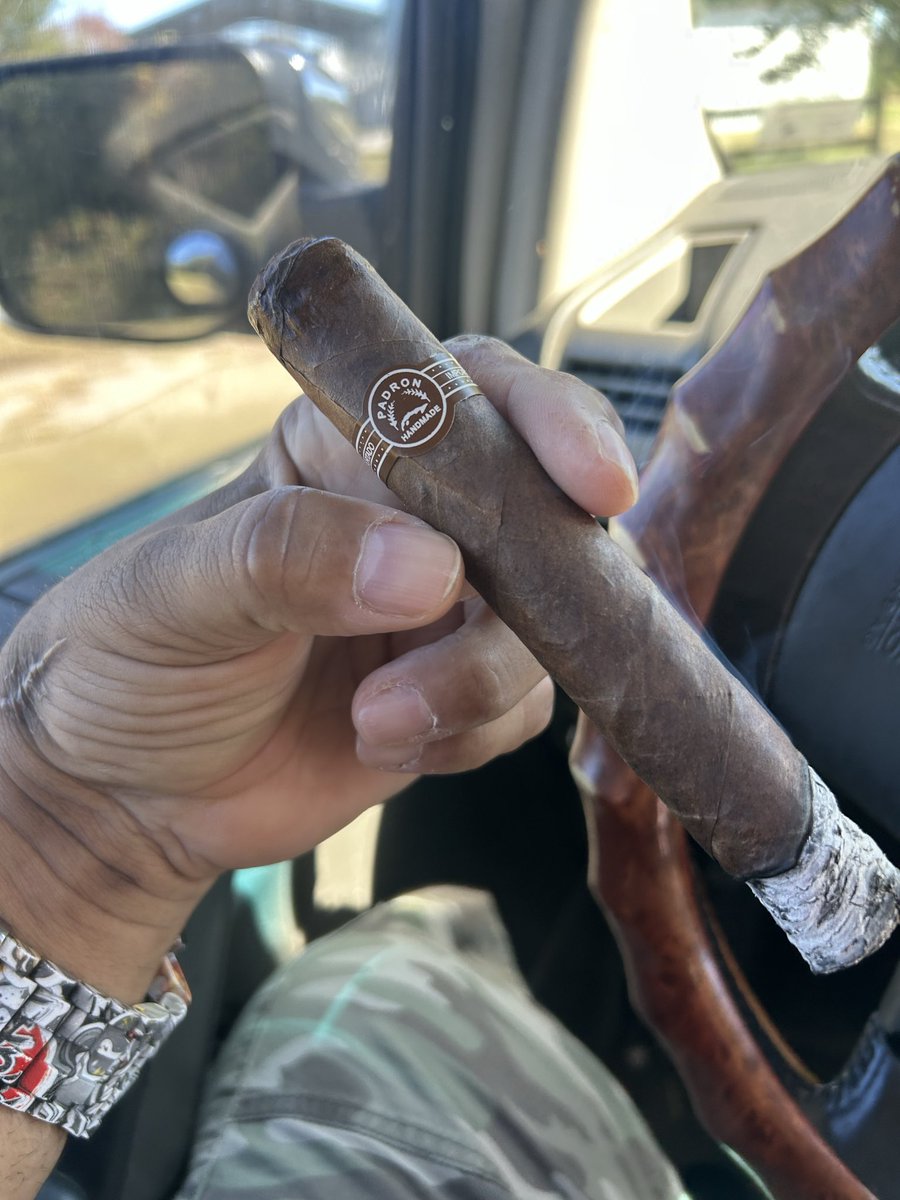 whatupBigChief's tweet photo. Great day for a Cigar Chief!!! #padroncigar https://t.co/jKfRz6BOFa