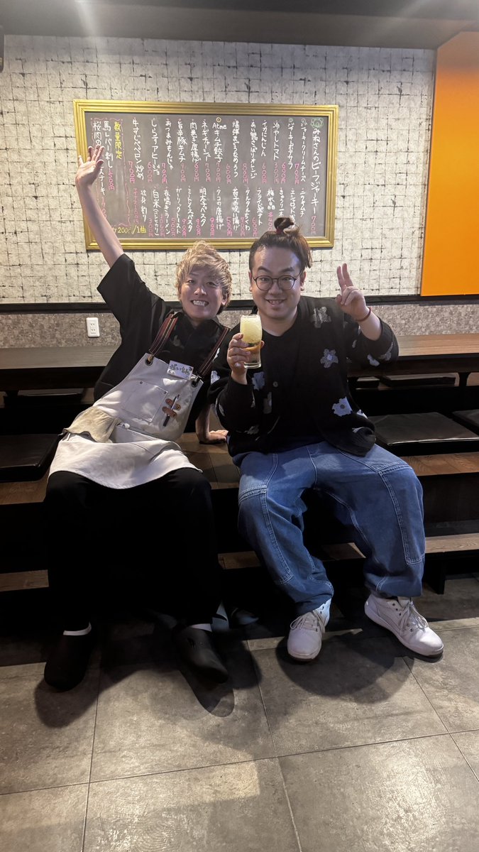 hase_tick's tweet photo. ポスト忘れてた。
昨日昔からの知り合いがお店を始めたので行ってきました！
一人でもまったり出来て最高！
また行く！お近くの方も是非♪
ちなみに飲み屋でございます♪
https://t.co/9RaANkeeO0 https://t.co/rDtcqj64NW
