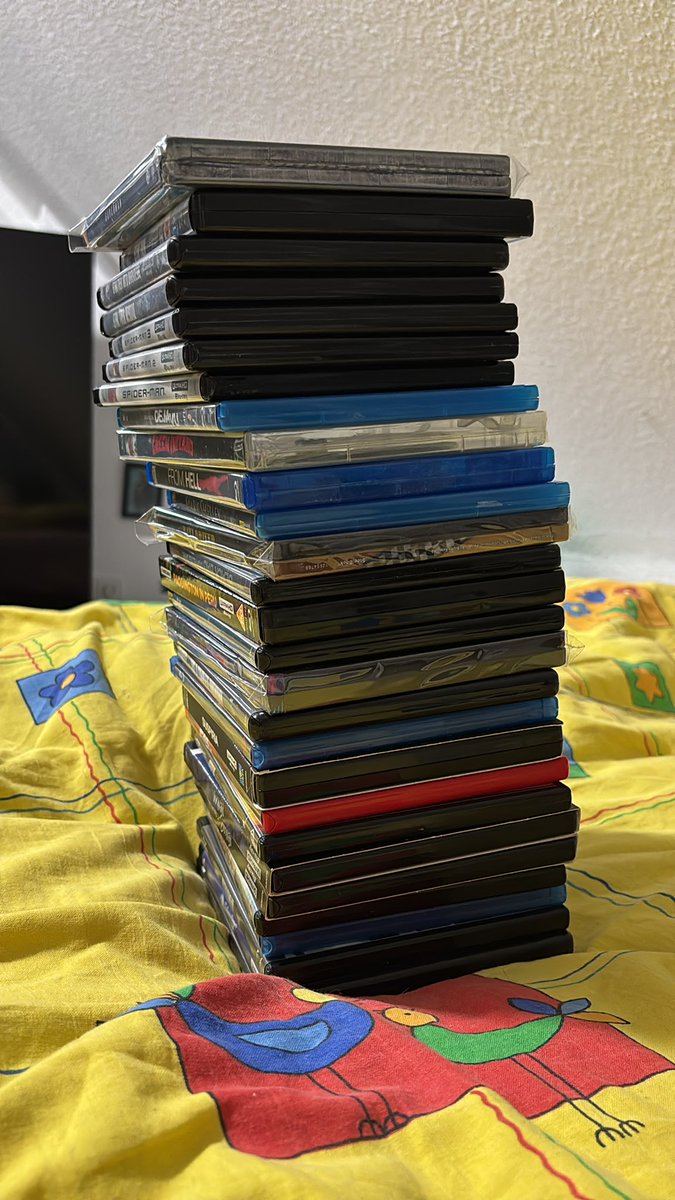 fynn_oder_so's tweet image. die letzten zwei Wochen etwas ausgeartet, aber sind jetzt gesamt genau 2.800 filme im regal (550 in 4K und 2250 auf Bluray)