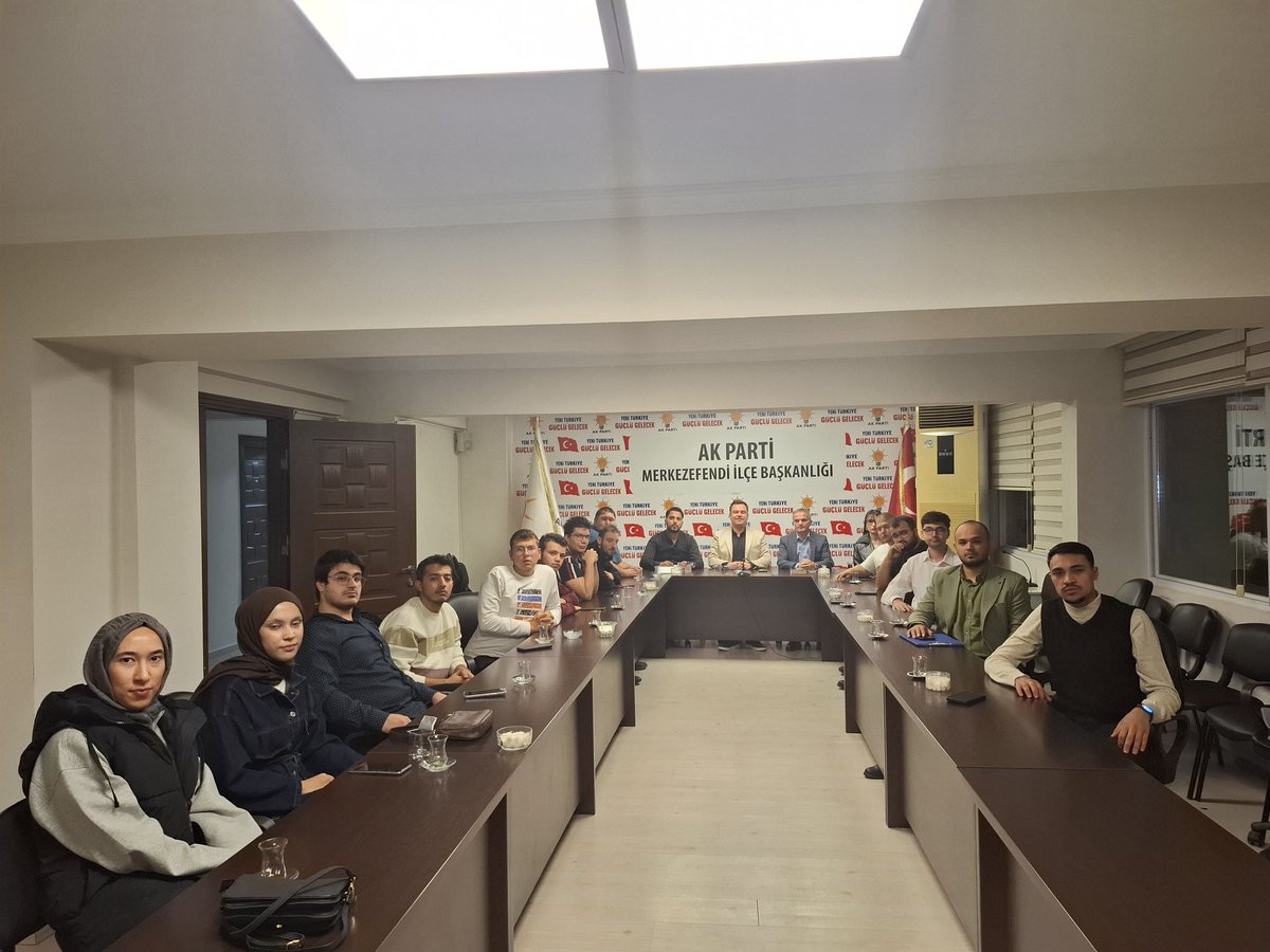 📍İlçe Gençlik Kolları Yönetim Kurulu Toplantımızı, Siyasal İletişim Uzmanı Sn. Hasan Sarı’nın katılımlarıyla, İlçe Gençlik Kolları Başkanımız Sn. <a href="/Avabdullahhasim/">Abdullah Hasim Akgun</a> başkanlığında gerçekleştirdik.

Alınan kararlar hayırlara vesile olsun🙋🏻‍♂️