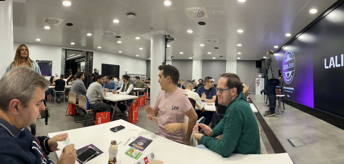 AS_AGabilondo's tweet photo. En el Opta Quiz de LaLiga junto a compañeros de otros medios. Concurso de fútbol. Objetivo: mejorar el segundo puesto (injusto) del año pasado. Equipazo @diarioas @ASAgustinMartin @AS_DeLaRiva @AS_JesusColino #OptaQuiz https://t.co/tSnPwj8Gps