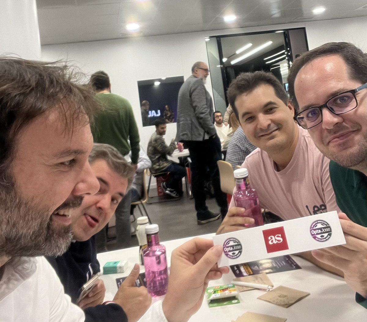 AS_AGabilondo's tweet photo. En el Opta Quiz de LaLiga junto a compañeros de otros medios. Concurso de fútbol. Objetivo: mejorar el segundo puesto (injusto) del año pasado. Equipazo @diarioas @ASAgustinMartin @AS_DeLaRiva @AS_JesusColino #OptaQuiz https://t.co/tSnPwj8Gps