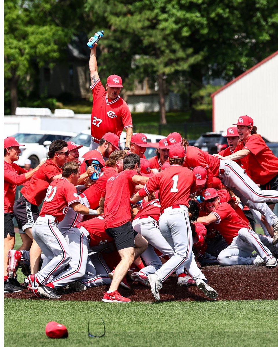 UCM_Alum's tweet image. Happy #NationalSportsDay, MuleNation! ⚾️⚽️🤼 

Our 15 NCAA Division II Mules and Jennies teams continue to make us proud on the field, court, track and beyond. 

Tell us — what was your favorite sport to play or cheer for at UCM? #TeamUCM #GoMules 🏀🏈🏐
