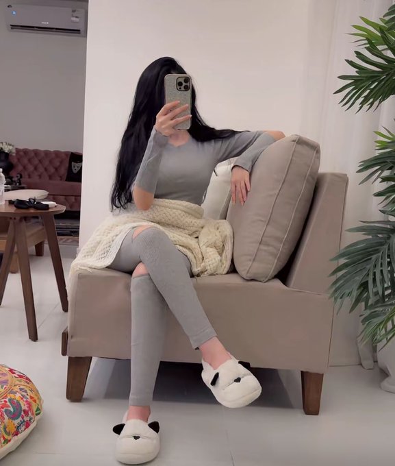 #اليوم_العالمي_للمدير
#خميسكم_فله
أنا مُديرة نفسـي ومديره منصه إكس🫦♥️
وش تبون تقولون لي ؟! 😜