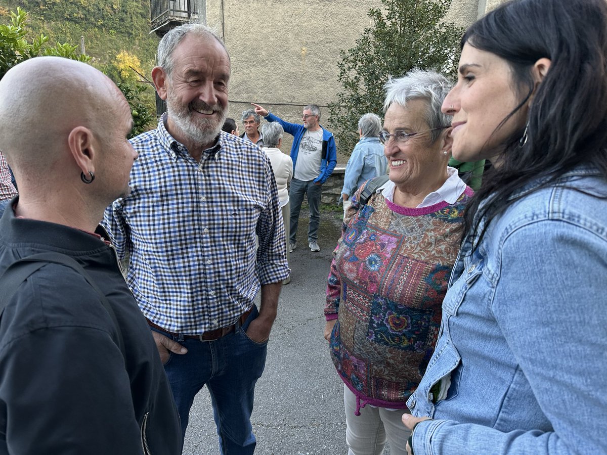 HaimarAltuna's tweet photo. #GAL
#EstatuTerrorismoa
42 urte luze Joxean Lasa eta Joxi Zabala Tolosarrak basatiki desagerrarazi,torturaru eta erahil zituztenetik.

Bada garaia estatu espainiarrak bortizkeria handiz eragindako sufrikario eta biktima guztiak aitortzeko.

#Egia ren garaia da !!!
🌹🌹✊ https://t.co/wZgVm5nQSM
