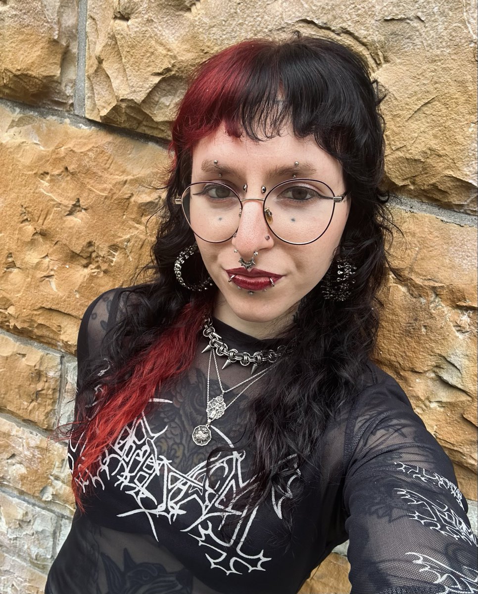 Greetings from new shop 🖤❤️