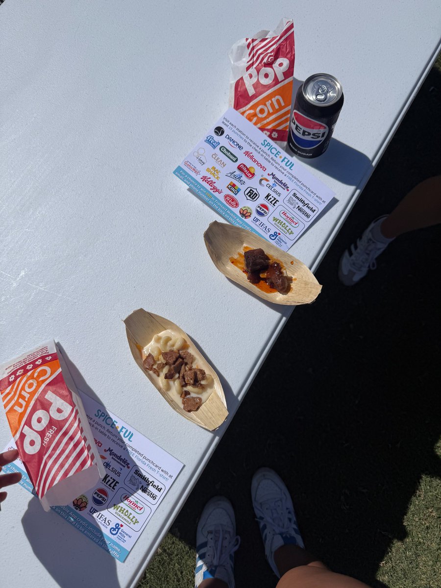 sierrahwang's tweet photo. Got to try different food samples thanks to Florida Fresh Dining today on campus!! #floridafreshdining #universityofflorida https://t.co/Nv8rPNv6qS