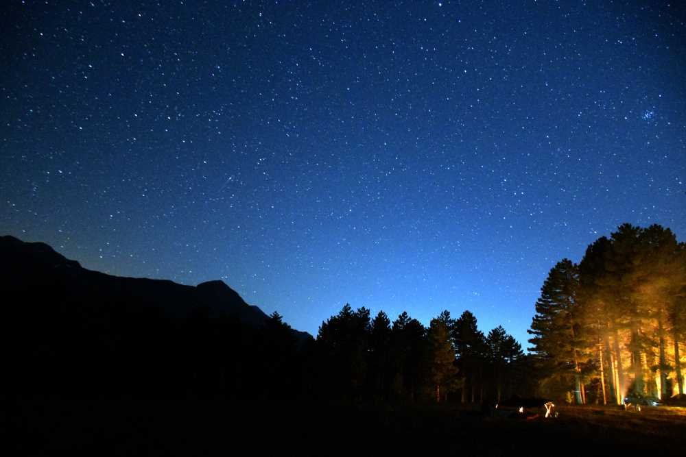 Öyle, ayakları uzatınca geçseydi,
Gönül yorgunluğu..

#iyigeceler oralar

Issızlık