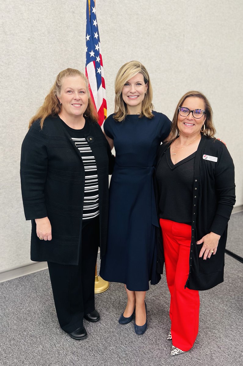 Comp_Nieshalla's tweet image. Today’s meeting with @NCHCChamber members was one of great engagement &amp;amp; thoughtful discussion! Not only did I have the opportunity to highlight Indiana’s solid financial standing, but we also heard from two outstanding students at Heartland Christian School! #AtYourService