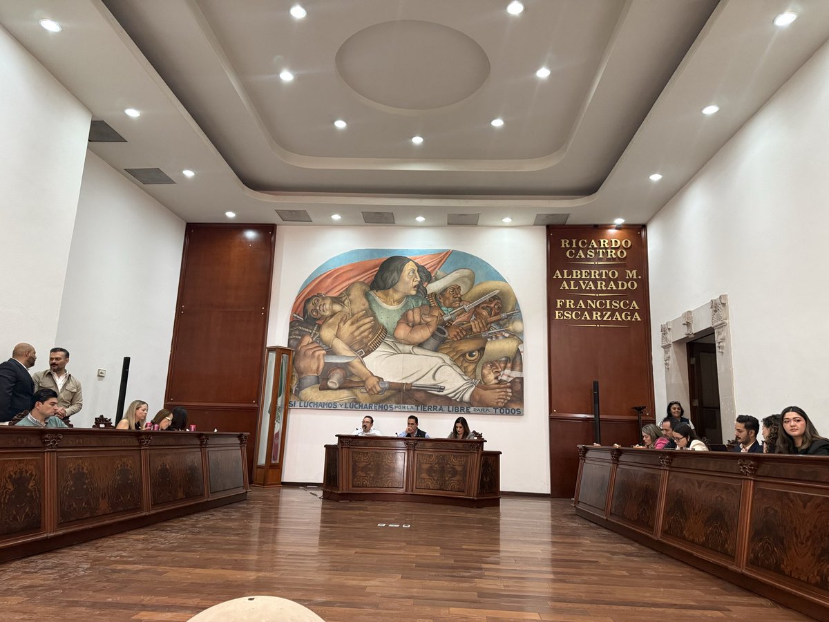 stepgarciam's tweet photo. En Cabildo presenté una iniciativa de reforma al Bando de Policía y Gobierno de Durango para fortalecer la igualdad sustantiva.

Avanzamos hacia un modelo de gobernanza más paritario e incluyente, donde todas las personas tengan las mismas oportunidades de vivir y participar. https://t.co/vIrMwMFWA8