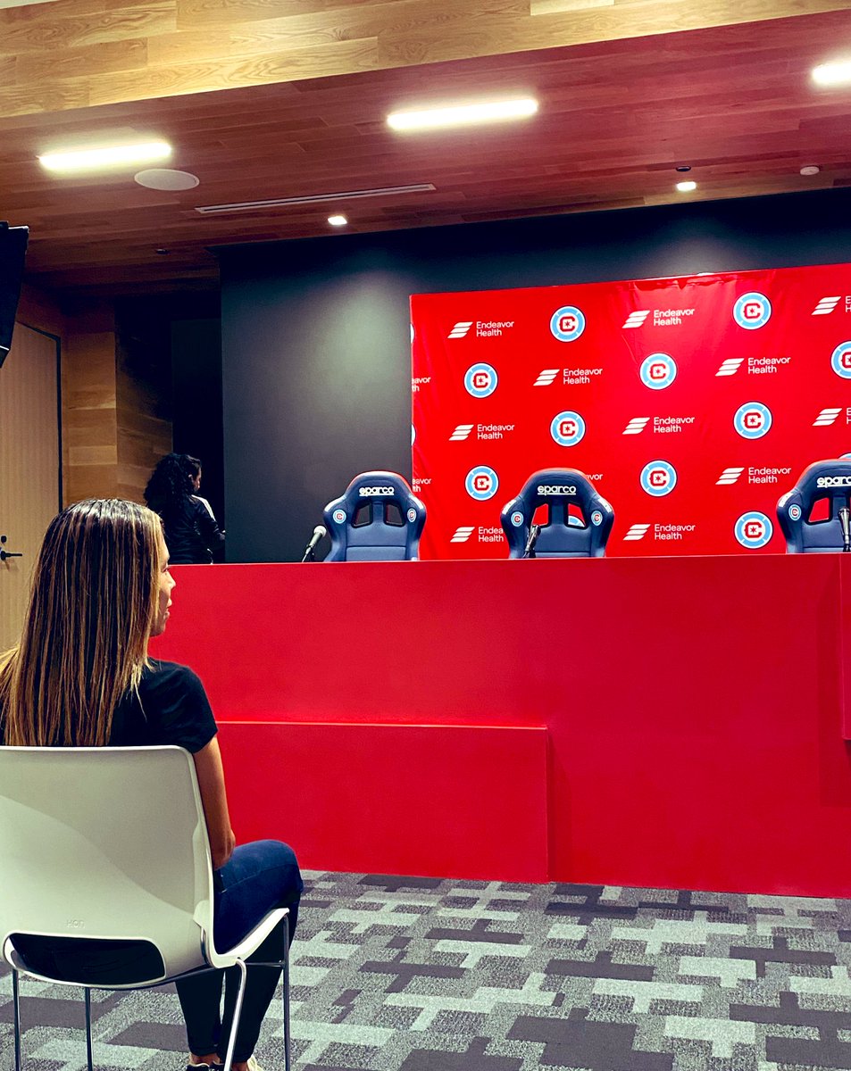TerezaLimon's tweet photo. Lista para el último capítulo de la temporada regular - conferencia de prensa 🎙️@VamosFire
#cf97 #VamosFire #somosfire #wearefire https://t.co/W8NOjOq6ES