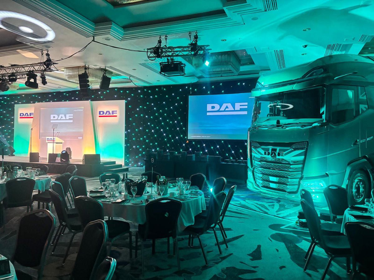 __daftruckuk_'s tweet image. The stage is set for the DAF Apprentice Awards and Graduation at the Hilton Birmingham Metropole tonight. 🎉

#ApprenticeGraduation #Event #Apprentices #AOTY