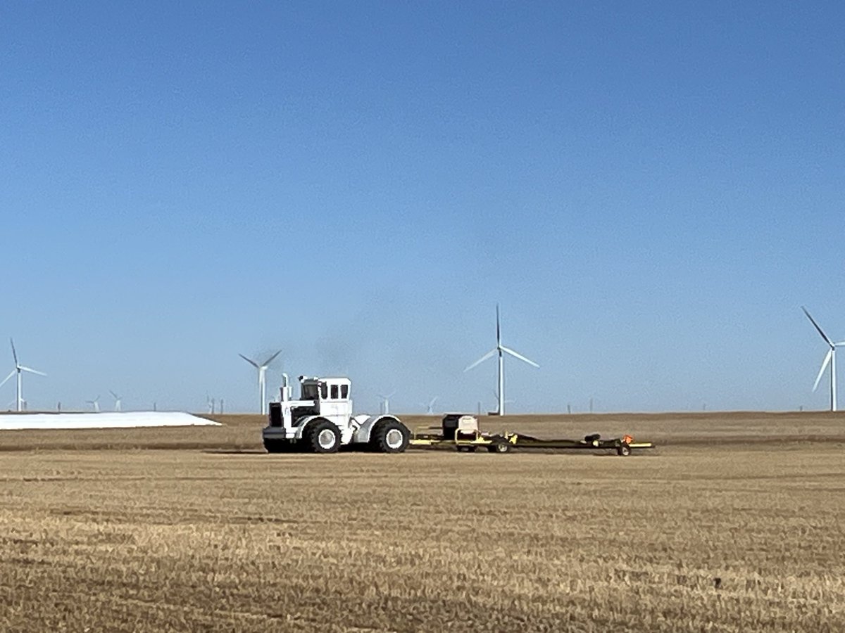 Back at it applying Edge, Fortress and Avadex this week. Let’s roll! <a href="/gowancanada/">Gowan Canada</a>  #gowanmicroactiv