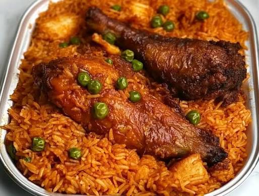 AVMS_FUNAAB's tweet image. Induction rice loading… and we’re not keeping it small.🤭🔥

 World Food Day today, World Belle-full Day tomorrow! 💚
Quote this tweet with what’s landing in your bag tomorrow?🤭
Jollof or Fried Rice or both?
Chicken, Turkey or both? 👀🤭
#InductionRice #WorldFoodDay
@q_mesioye