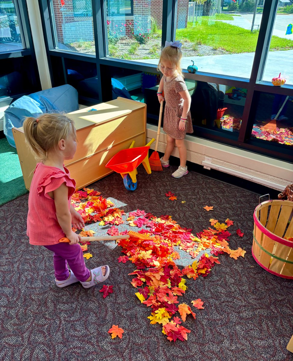 A peek inside the preschool room! The preschoolers (and teachers!) are enjoying the extra space after moving to the former kindergarten room. 🍂 #heartlandhuskies