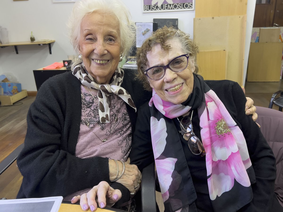 🗨️ “Sentimos la satisfacción del deber cumplido”. Estela y Buscarita, presidenta y vicepresidenta de #Abuelas, rememoran el dolor y la lucha de estos 48 años. “Lo que admira el mundo es que no tenemos odio, ni pedimos venganza”. #SoyDeAbuelas

👉abuelas.org.ar/prensa-y-difus…