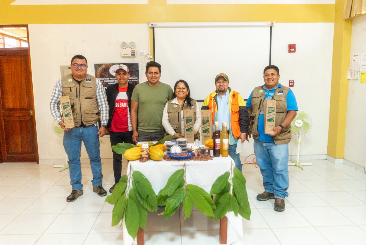 PROGRESO3's tweet image. Representantes de la @apciagencia realizaron una visita de supervisión al Proyecto VRAEM Sostenible, verificando en campo el cumplimiento de las actividades planificadas.
📍Proyecto ejecutado por @PROGRESO3  y @AVSFlatam , con el financiamiento de la @UEenPeru