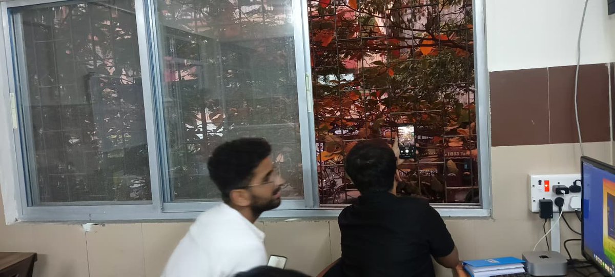 Shailendra_lfp's tweet image. Struggle behind the Click. 6 pm at the office as we wrap up the day.