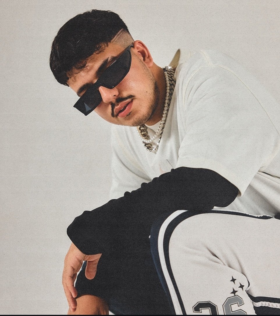 Colt NS için sessiz kalınmasını anlamıyorum. Sizi gasp mı etti? Çocuklara drug mı sattı? Neyin sessizliği bu..
Siyaset oyunu yüzünden bir rapçi içeride ve uyuşturucuyla yakalanan bir rapçi kadar ses çıkarılmadı. Karşılaştırma hiç sevmem ancak mainstream değil diye mi sessizsiniz?