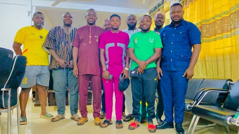 Management was at the Sissala East Municipal Chief Executive’s Office for a courtesy call, using the opportunity to ask for dressing rooms at the Tumu stadium new Astroturf. Kudos to the former MP for the Tumu Astroturf initiative.
<a href="/uwrfa/">UWRFA</a>