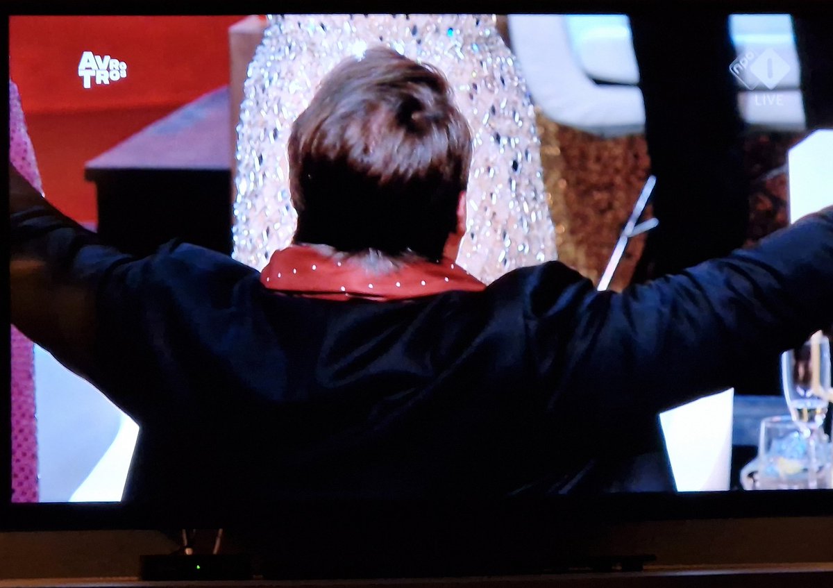 zijopnr11's tweet image. I&apos;m not crying, you are 😭

#Televizierring #MartijnKrabbe ❤️