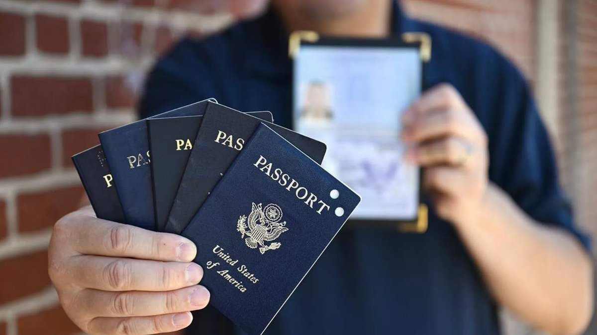 🇺🇸 U.S. PASSPORT FALLS FROM TOP 10 FOR FIRST TIME

The U.S. passport just got its first reality check in 20 years, tumbling to 12th place (tied with Malaysia) with access to 180 visa-free destinations.

A humbling slide from its 2014 throne.

The decline stems from Trump