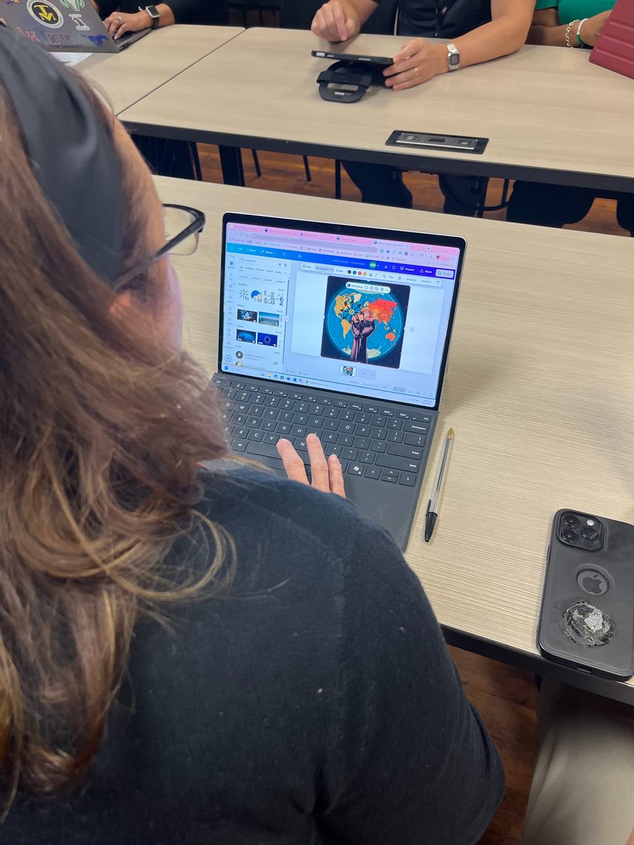 RISD iTeam tweet media