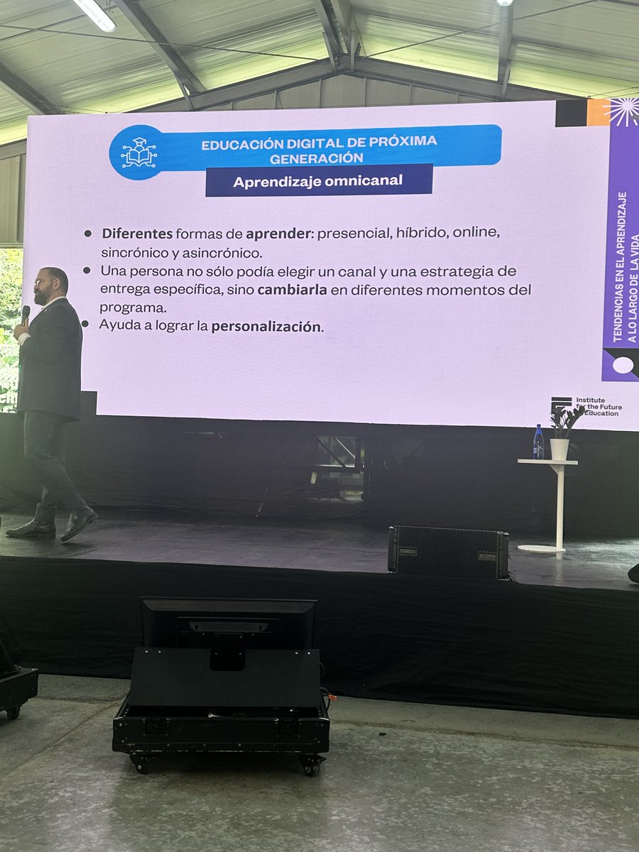 estebanpie's tweet image. Magnífico foro #4U (@CESA @EAFIT @UninorteCO @icesi) sobre futuro de la educación, con el @EdInnovationIFE del @TecdeMonterrey, líder en innovación. Comparto apartes de ppt de @jose_escamilla demostrando gran relevancia de universidades que se transforman en momentos inciertos.