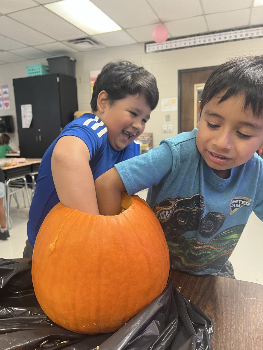First graders got hands-on with fall fun—carving pumpkins and crafting their very own ‘teaching’ books all about pumpkins! Learning never looked so gourd-geous!