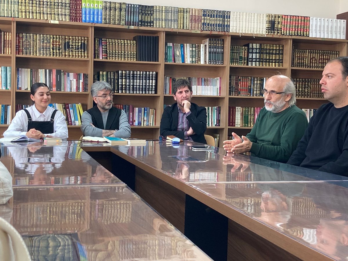 İzzet GÜLAÇAR (@izzetgulacar) on Twitter photo Kırşehir Ahi Evran Ünv, İlahiyat Fakültesi Öğrenci sunumumuzu Esra Nur’un sunumu, hocalarımız, öğrencilerimiz, <a href="/dursun_cicek_dc/">Dursun Çiçek</a> hocamızın katılımıyla gerçekleştirdik. Hocamız kıymetli katkılarda bulundu. Dekanımız M.Murat Karakaya hocamız ilgi ve katkısıyla her zaman yanımızda.💐 Kırşehir Ahi Evran Ünv, İlahiyat Fakültesi Öğrenci sunumumuzu Esra Nur’un sunumu, hocalarımız, öğrencilerimiz, <a href="/dursun_cicek_dc/">Dursun Çiçek</a> hocamızın katılımıyla gerçekleştirdik. Hocamız kıymetli katkılarda bulundu. Dekanımız M.Murat Karakaya hocamız ilgi ve katkısıyla her zaman yanımızda.💐