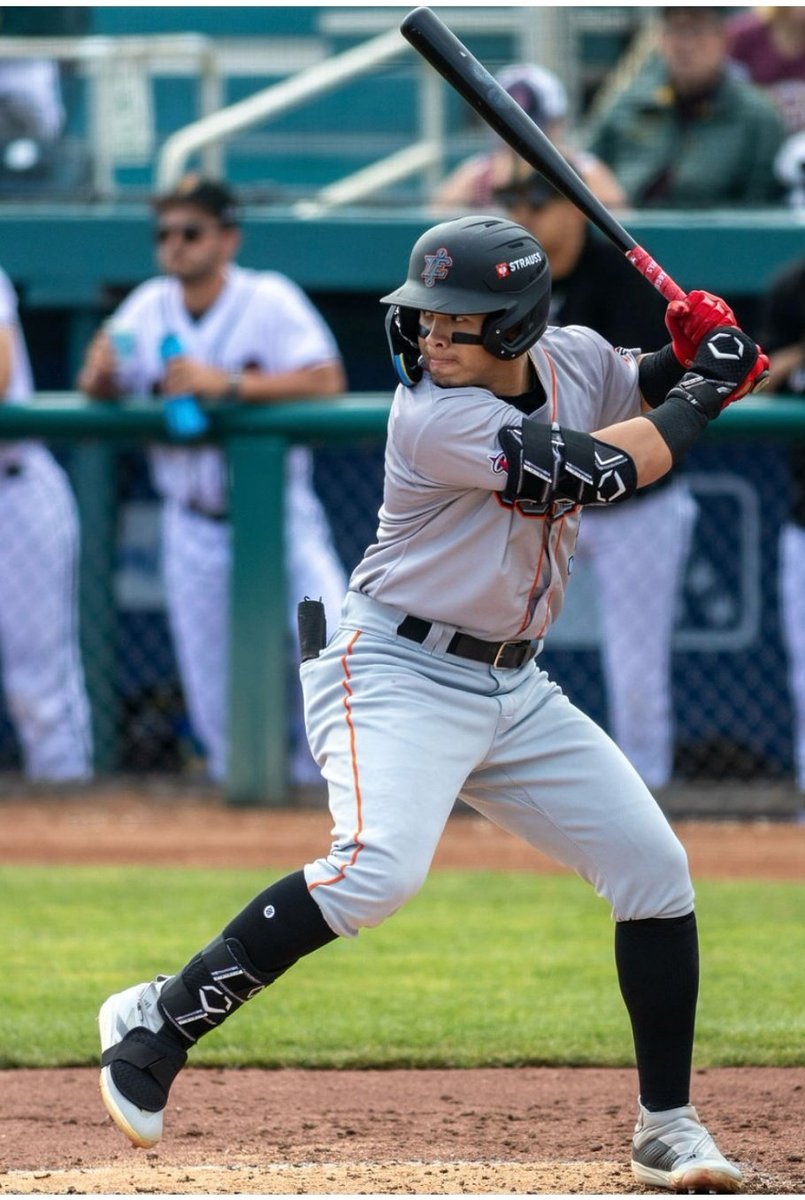 Sander Rodríguez (@sanderrodriguez) on Twitter photo El OF Jorge Ruíz hará su debut en la LVBP. El prospecto de los <a href="/AngelsMiLB/">AngelsMiLB</a> viene de batear 285 de AVG, con HR, 50RBI, se estafó 22 bases, dió 6 triples y jugó una defensa excelsa en Clase A-. Debutará en su casa el oriundo de Valencia y de la EBM Firestone 😎💯 El OF Jorge Ruíz hará su debut en la LVBP. El prospecto de los <a href="/AngelsMiLB/">AngelsMiLB</a> viene de batear 285 de AVG, con HR, 50RBI, se estafó 22 bases, dió 6 triples y jugó una defensa excelsa en Clase A-. Debutará en su casa el oriundo de Valencia y de la EBM Firestone 😎💯