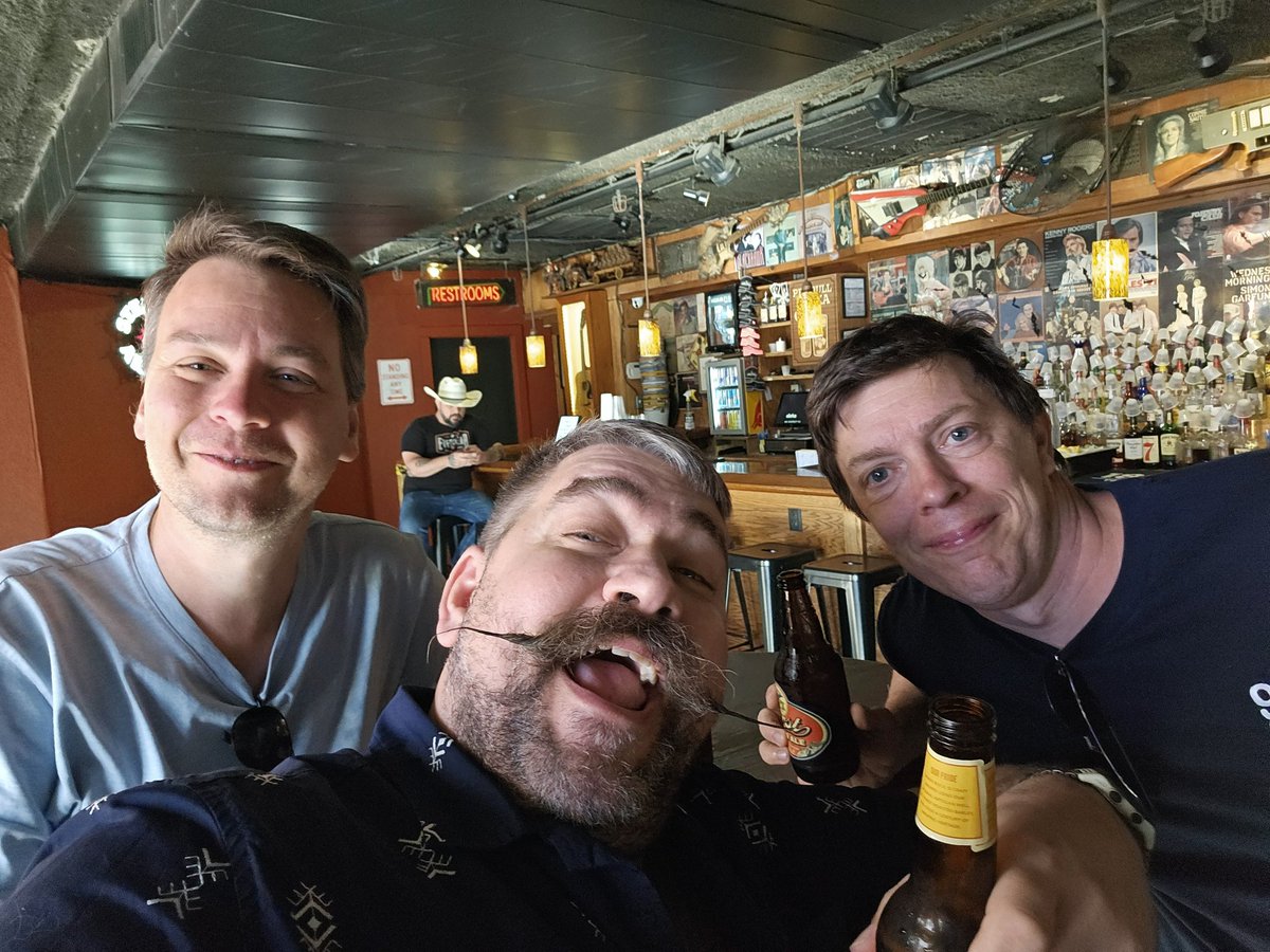 Hanging out on Broadway in Nashville with <a href="/TomDegreef/">Tom Degreef</a> and <a href="/TheWMIGuy/">Kim Oppalfens (MVP) ✖️</a>. Great music and atmosphere!
