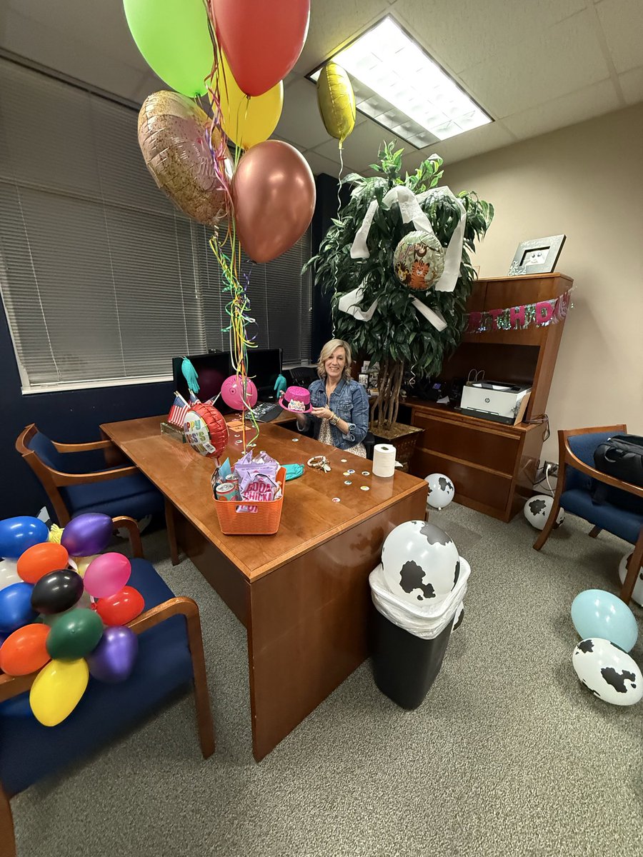 BLESSED to be part of the WWJH family!
💙 🐾They spoiled me today and pulled off a hilarious prank—random items…a smorgasbord of balloons (“Happy Quince,” “Happy Retirement”… you name it, I got it)🎈😂 It took me a while to find my radio… in a tree🌳 <a href="/TISDWWJHS/">Willow Wood Junior High</a> #BESTTEAMEVER