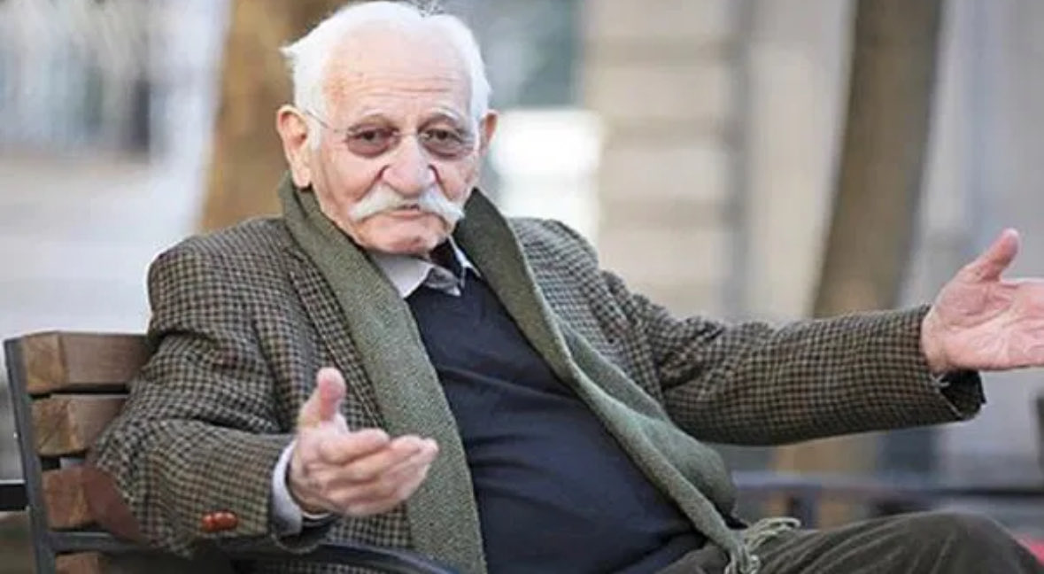 Yabancı Damat dizisinde Antep ağzı konuşmasıyla bir neslin #Gaziantep'i tanımasında ve sempati duyulmasında büyük emeği olan Arif Erkin Güzelbeyoğlu'nu kaybettik.
Mekanın cennet olsun Memik dede.
#ArifErkin