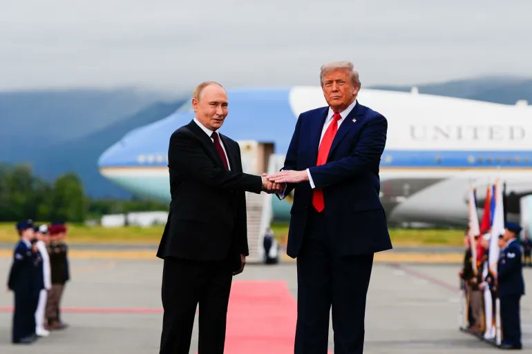 🇺🇸 BREAKING: Trump says he’ll meet Putin in Budapest to push for an end to the Ukraine war after a productive 2-hour call. the meeting comes just before Trump hosts Zelenskyy at the White House.

#Trump #Putin #Ukraine