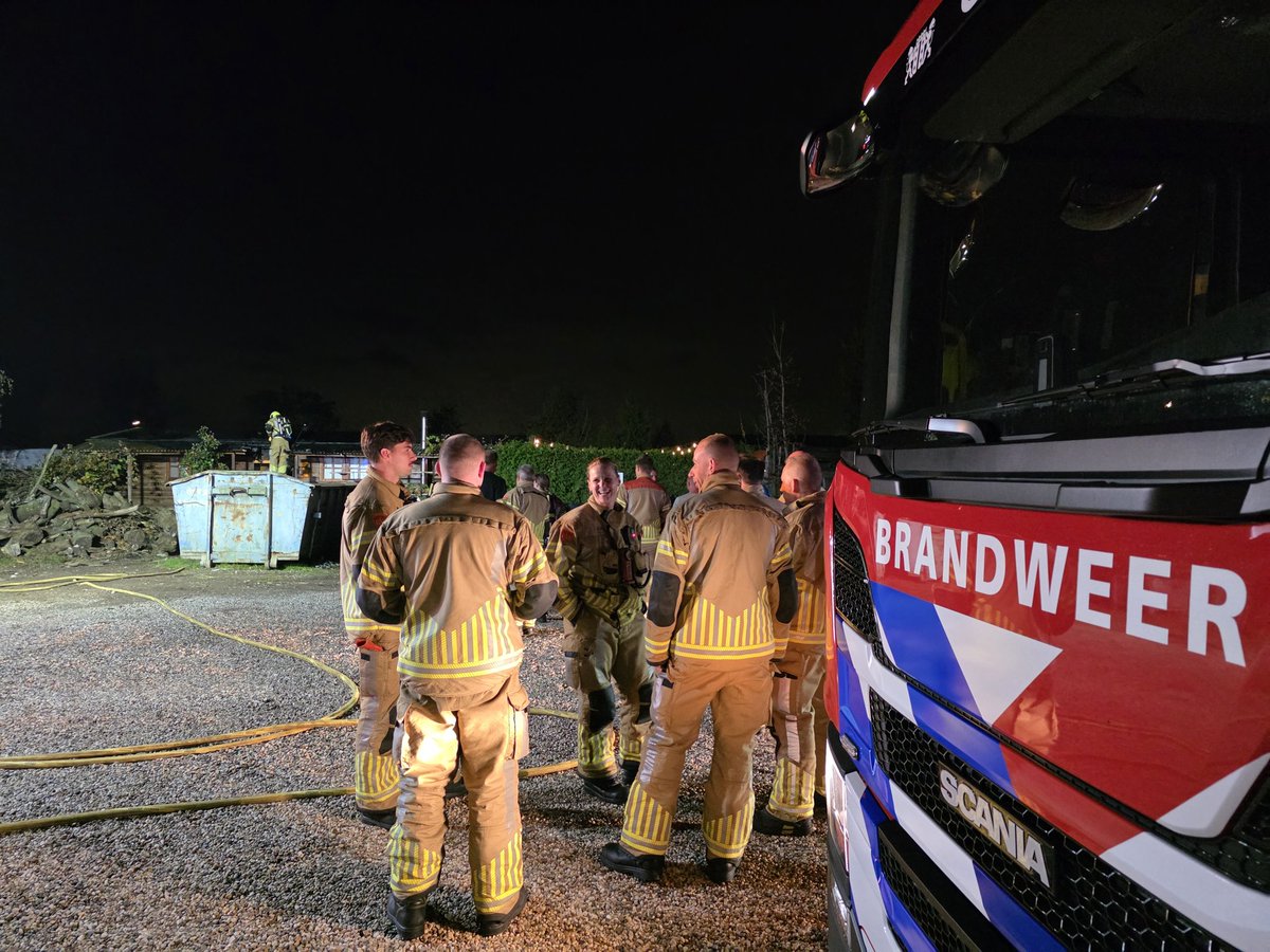 Incident in Haastrecht met schade aan buitengevel en dak, één persoon met ambulance