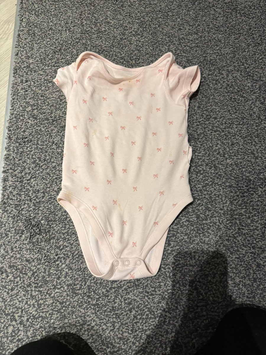 AlexECEdwards's tweet photo. Not great products.. bought my little girl these baby grows from Asda about 4 days ago. First time she’s worn it.. it’s ripped down the side. I wouldn’t mind but it’s the size up to what she’s wearing. So it’s was baggy on her. https://t.co/Sb3a4gK4tm