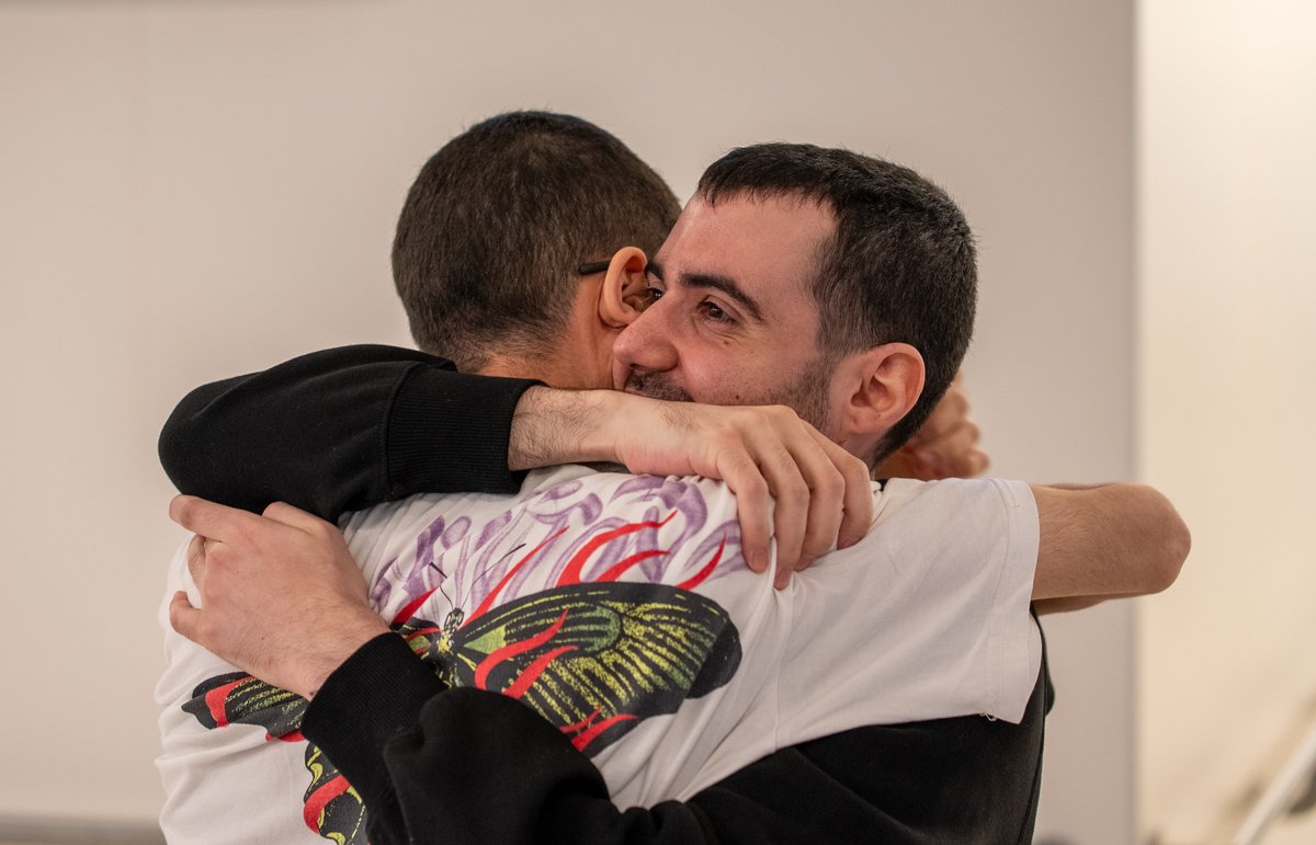 IsraelPodcast's tweet image. Photos show returning hostages Evyatar David and Guy Gilboa-Dalal meeting at Beilinson Hospital. #HostagesReturn #OperationReturningHome #Israel