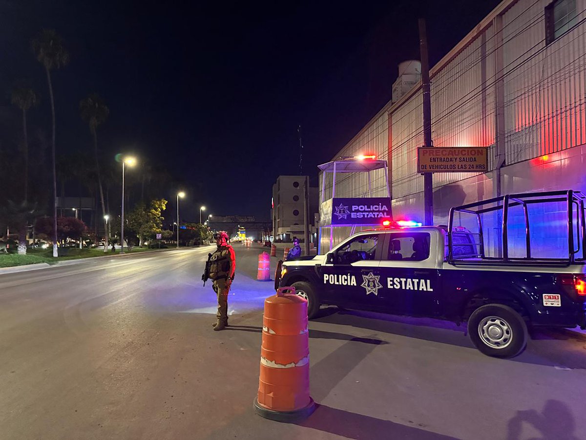 sspdgo's tweet image. #DurangoRenace El operativo Dragón recorre colonias, fraccionamientos y zonas rurales de Gómez Palacio y Lerdo, con apoyo de la Policía Estatal, policía municipal, Defensa y Guardia Nacional, para prevenir el delito y brindar seguridad a la Comarca Lagunera. #SSPDgo