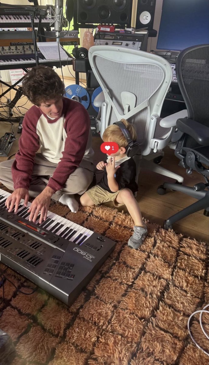 PuthPhyllis's tweet image. Charlie Puth via mikaelaputh IG Stories — October 16, 2025
@charlieputh 

So precious!🥺