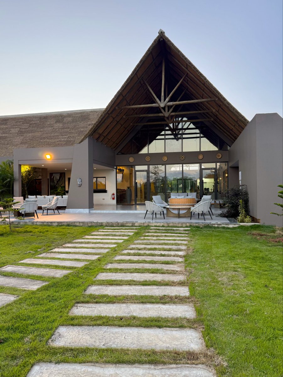 zubaidah_x's tweet image. Found a hideaway 2 hours outside Accra 🤭🥰! Details in a bit!