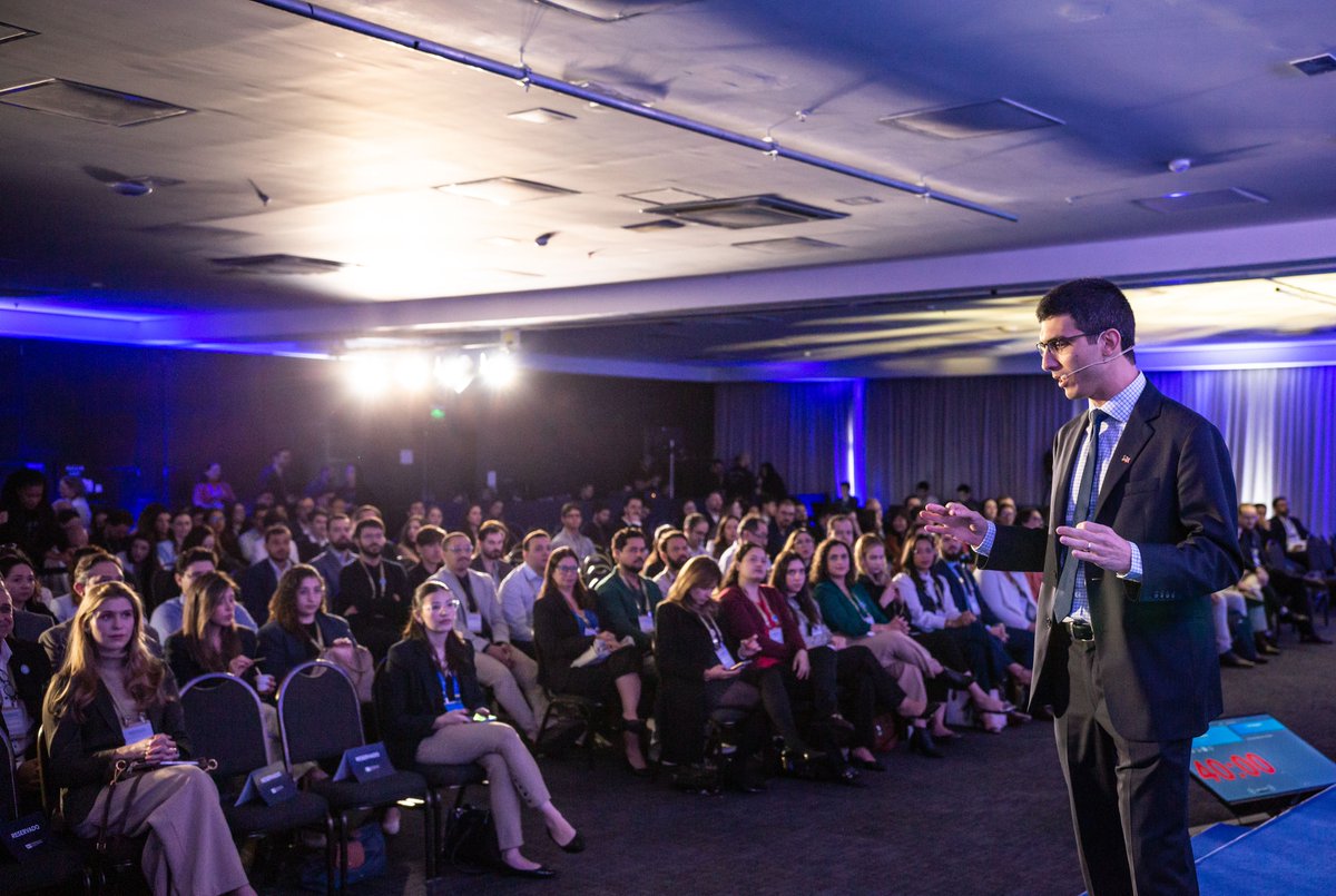LarisHespanhol's tweet image. &quot;Excellence knows no boundaries&quot;

The #MRCC brought together 600+ physicians and medical students from Brazil and abroad all united by one purpose: Don’t settle for less.

A milestone in shaping how future doctors access knowledge, mentorship, and international opportunities.