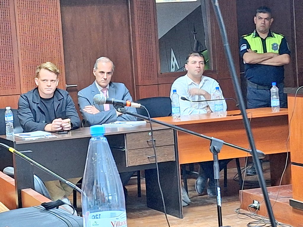 En instantes se conocerá la sentencia contra Franco Trapani y Álvaro Rodríguez, acusados de violar en 2016 a Carolina Monteros,
Enfrentan cargos por abuso sexual con acceso carnal agravado, con pedidos de penas de 8 a 10 años  fiscalía) o 20 años (querella). #Tucuman