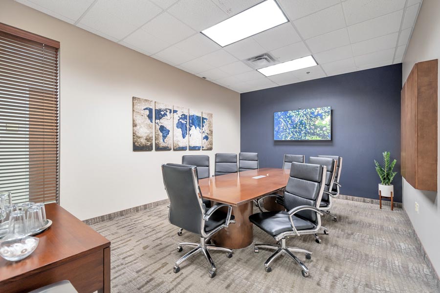 GatewayExec's tweet image. Check out the Greenfield Room! This conference room is available to rent by the hour! 

#executivesuites #businessaddress #gilbertaz #meetingrooms #mesaaz #officespace #VirtualOffice