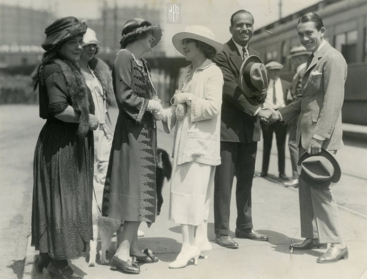 Mary, Doug, her mother Charlotte and sister Lottie greet Mary's brother Jack and his new bride, Marilyn Miller, at the train station in 1922.

#marypickford #douglasfairbanks #jackpickford #pickfordclan #marilynmiller