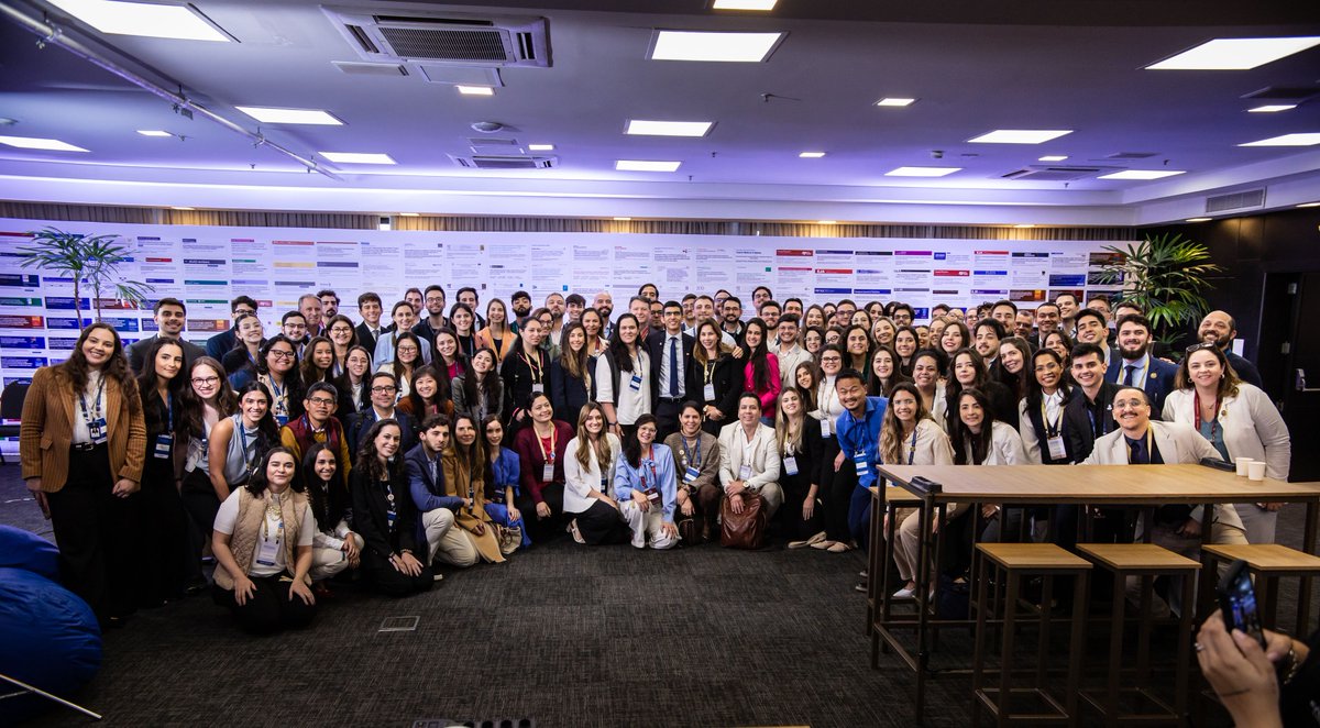 LarisHespanhol's tweet image. &quot;Excellence knows no boundaries&quot;

The #MRCC brought together 600+ physicians and medical students from Brazil and abroad all united by one purpose: Don’t settle for less.

A milestone in shaping how future doctors access knowledge, mentorship, and international opportunities.