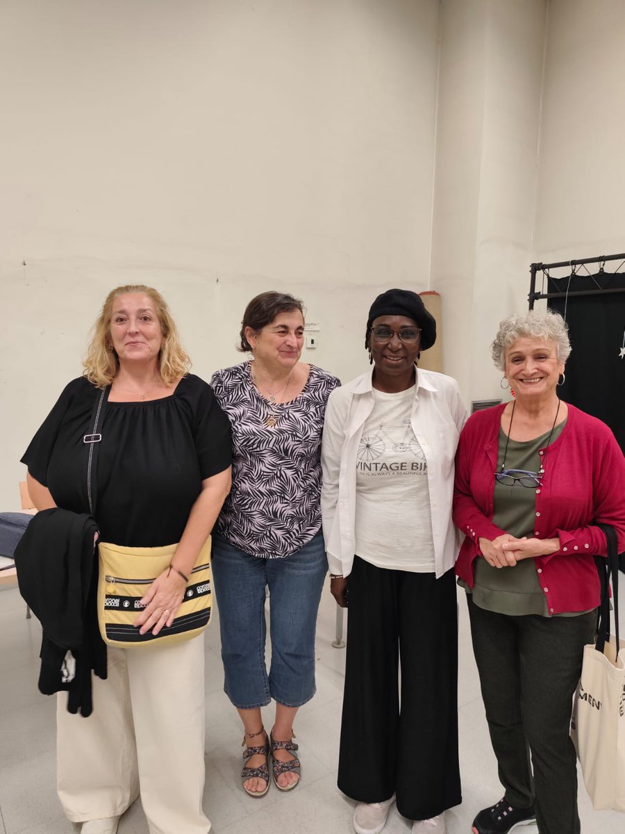 Gràcies a Bombo N'dir per compartir experiències i l'anàlisi sobre diferents temes relacionats amb el masclisme i el feminisme. El debat amb els assistents de diferents entitats de #bdn ha sigut enriquidor. Gràcies a la biblioteca Xavier Soto #Llefià per organitzar el taller.