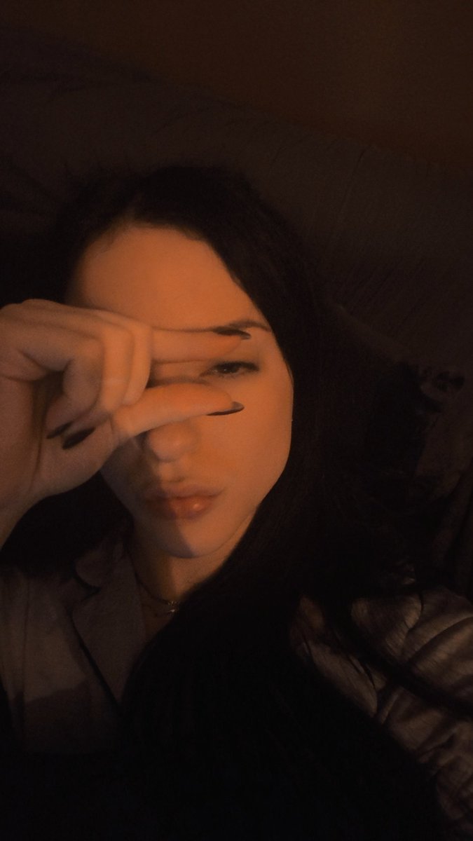 Hi pigs, crawl at my feet and tell me in the comments why i should accept you as my sub. Get in my DM... With a tribute loser!

#findom #femdom #paypig #findomme #finsub #goddess #cashpig #humanatm #walletdrain #financialdomination #furfetish #nylonfetish #footfetish #worship